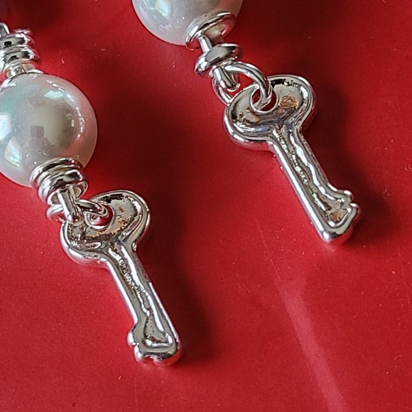 YA VES • Uno de50 Earrings - Picture 10 of 13